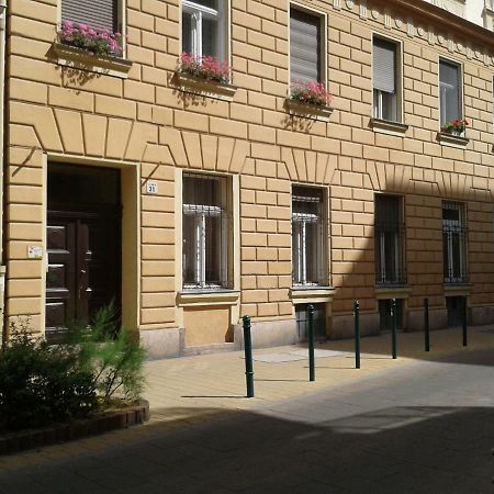 Lily Apartman Budapest Luaran gambar