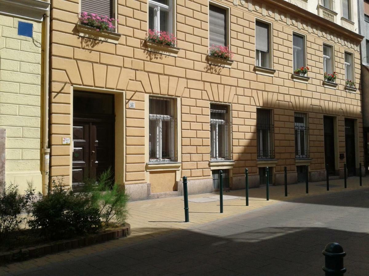 Lily Apartman Budapest Luaran gambar